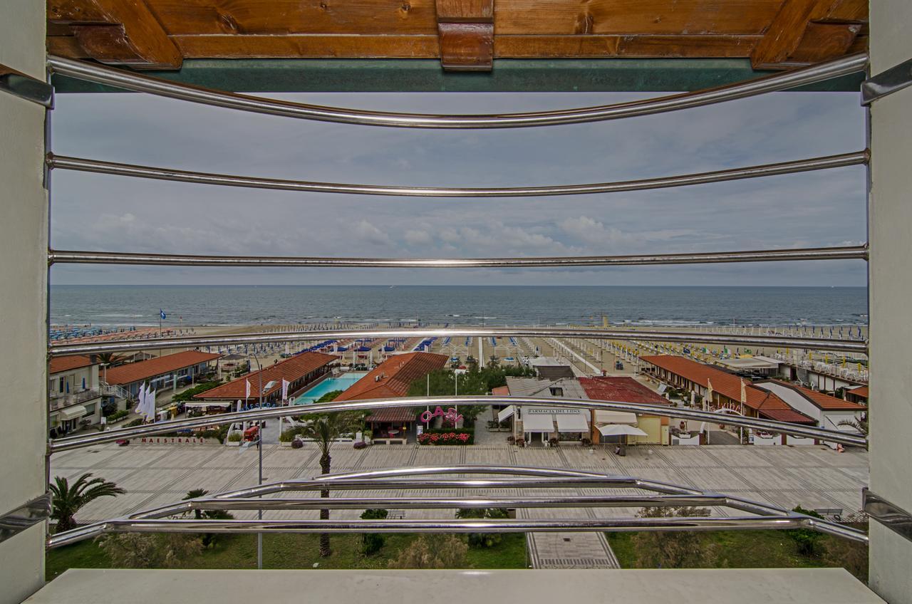 Attico panoramico fronte mare Villa Lido di Camaiore Esterno foto